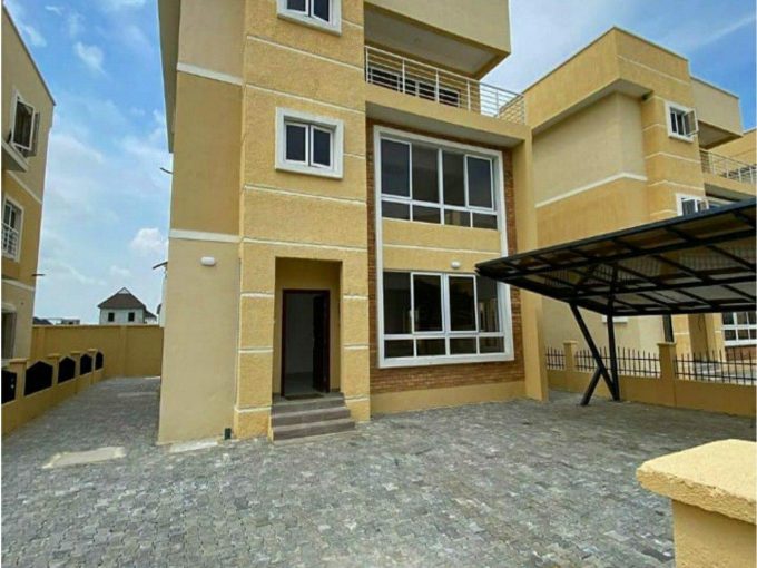 5 BEDROOM DETACHED DUPLEX