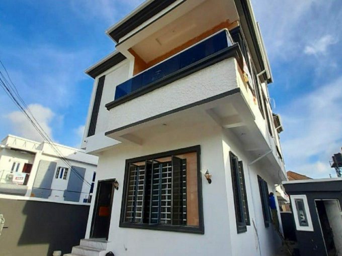 5 BEDROOM DETACHED DUPLEX