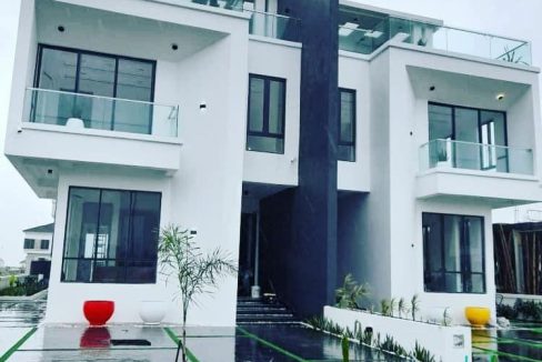 LUXURY 5BEDROOM DETACHED DUPLEX