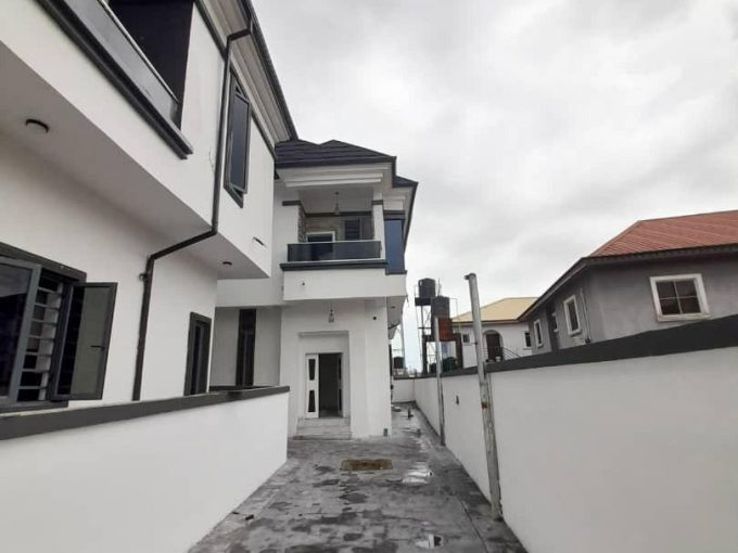 LUXURY 4BEDROOM SEMI DETACHED DUPLEX