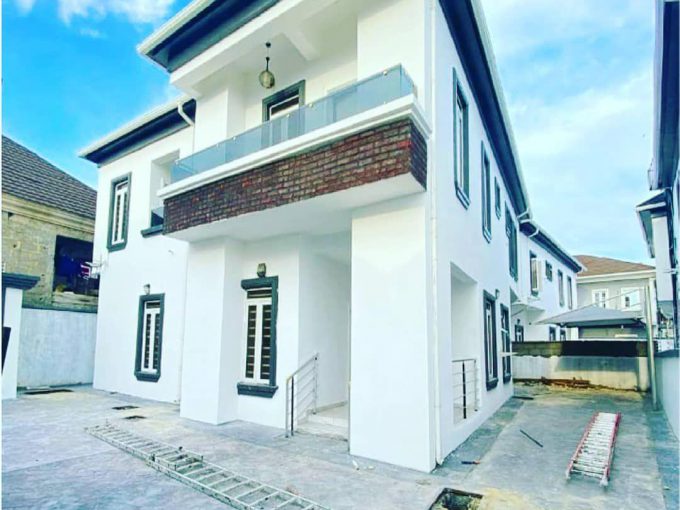 LUXURY 5BEDROOM DETACHED DUPLEX FOR SALE