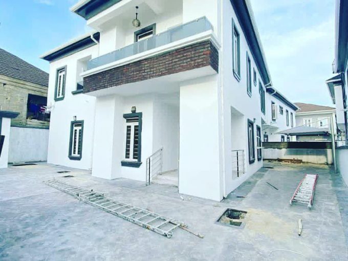 5 Bedroom fully detached Available for Sale at osapa London