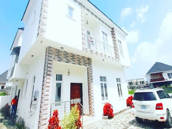 5 BEDROOM DETACHED DUPLEX FOR SALE!