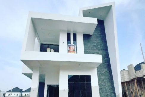 5 BEDROOM CONTEMPORARY DETACHED DUPLEX FOR SALE