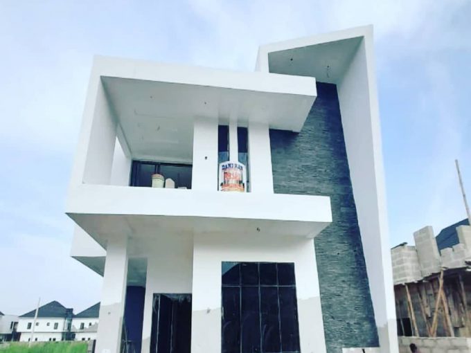 5 BEDROOM CONTEMPORARY DETACHED DUPLEX FOR SALE