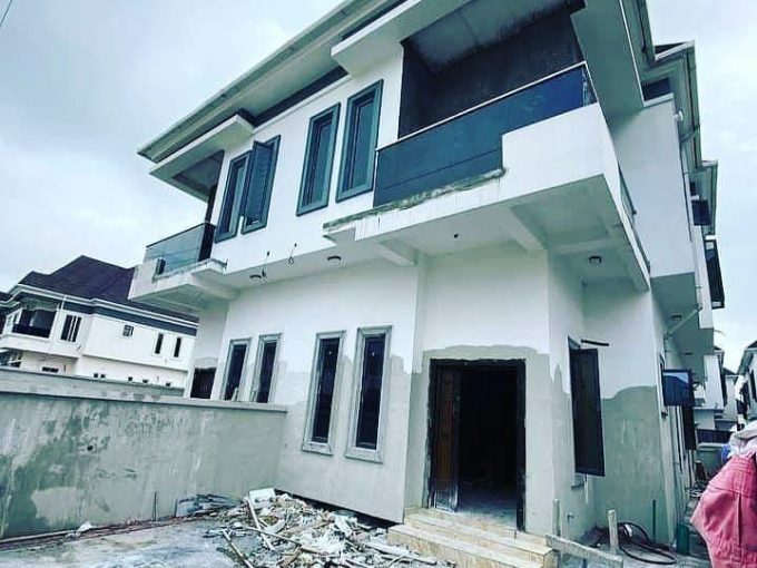 LUXURY 5 BEDROOM DUPLEX FOR SALE