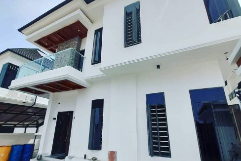 5 Bedrooom Detached Duplex For Sale!!!